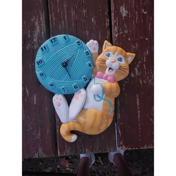 Vintage RARE‎ Orange Ginger Cat With Ball Of Yarn Wall Hanging Clock Tested